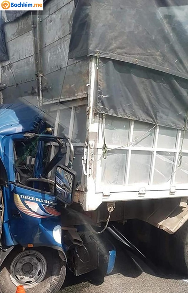 Tai nạn khiến cabin xe tải bẹp dúm, tài xế tử vong tại chỗ