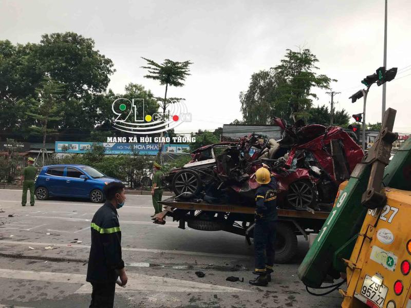 Hiện trường tai nạn kinh hoàng ở Long Biên hôm nay (Nguồn 91..com)